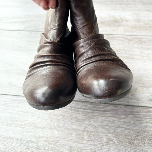 Locale Ruched Leather Wedge Ankle Boots - Picture 5 of 13